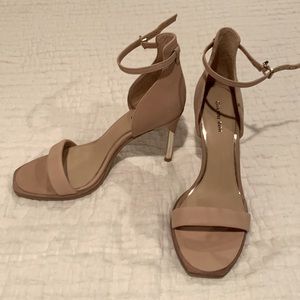 NWOB Gianni Bini tan suede ankle strap heels, size 10